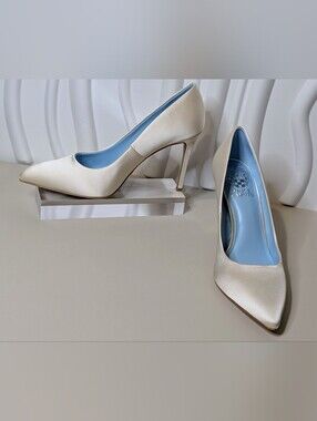 Vince Camuto Savilla Ivory Satin Bridal Wedding Pumps Heels NIB Size 8